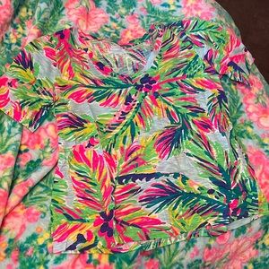 Lilly Pulitzer T-shirt bright colors. Excellent condition.